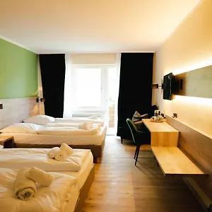 https://ahorn-hotel.com-bavaria.com
